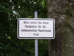 hausfrauenparkplatz.jpg